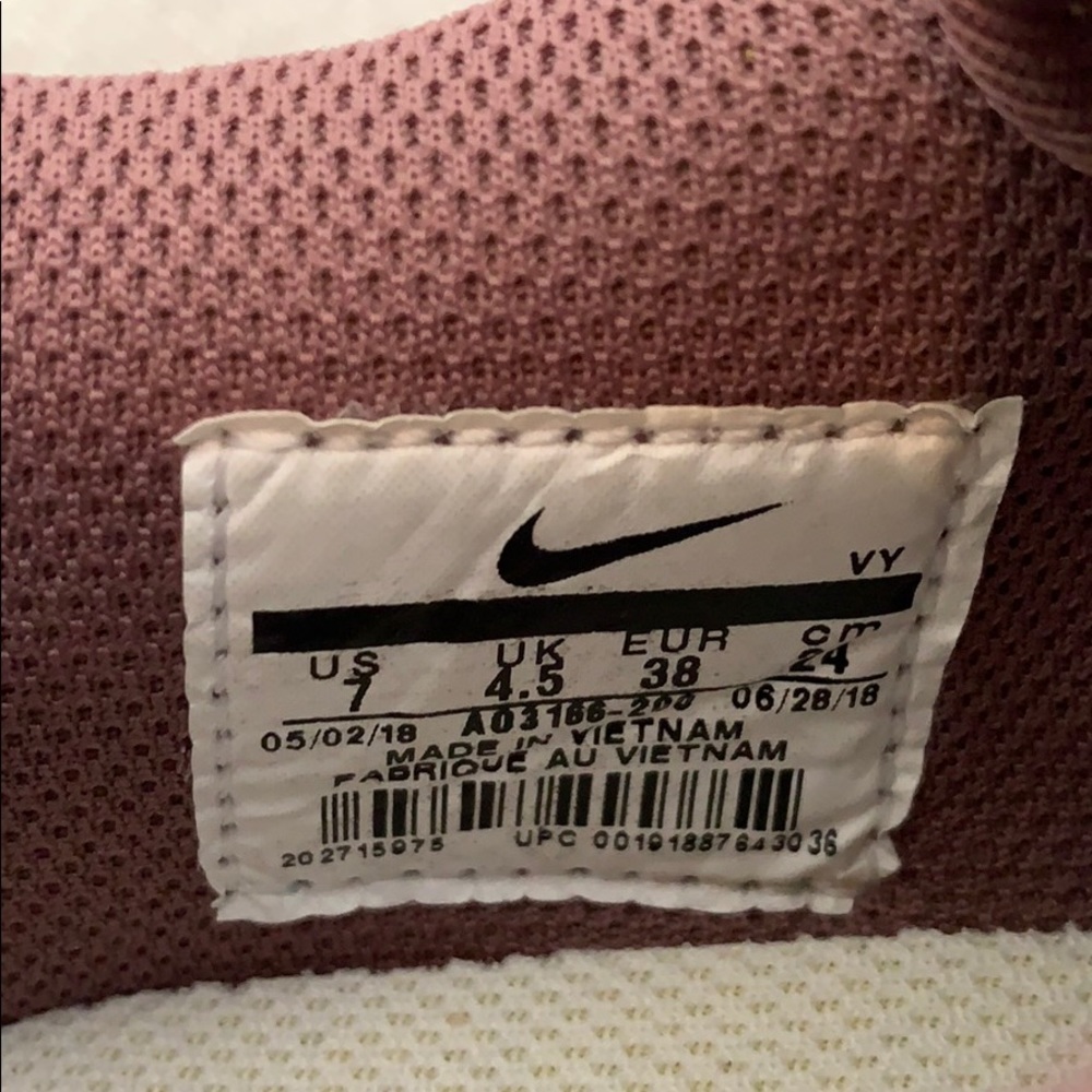 Nike - Picture 5 of 5